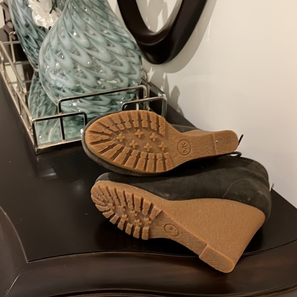 Micheal Kors wedge boots - Picture 5 of 5